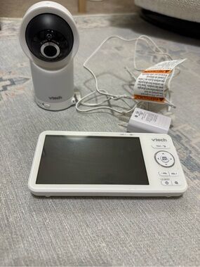 VTech White Video Baby Monitor with Camera and 5" Parent Unit